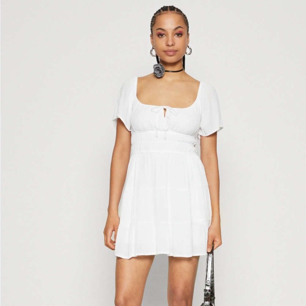 Hollister Dress in color white size medium - Picture 3 of 8